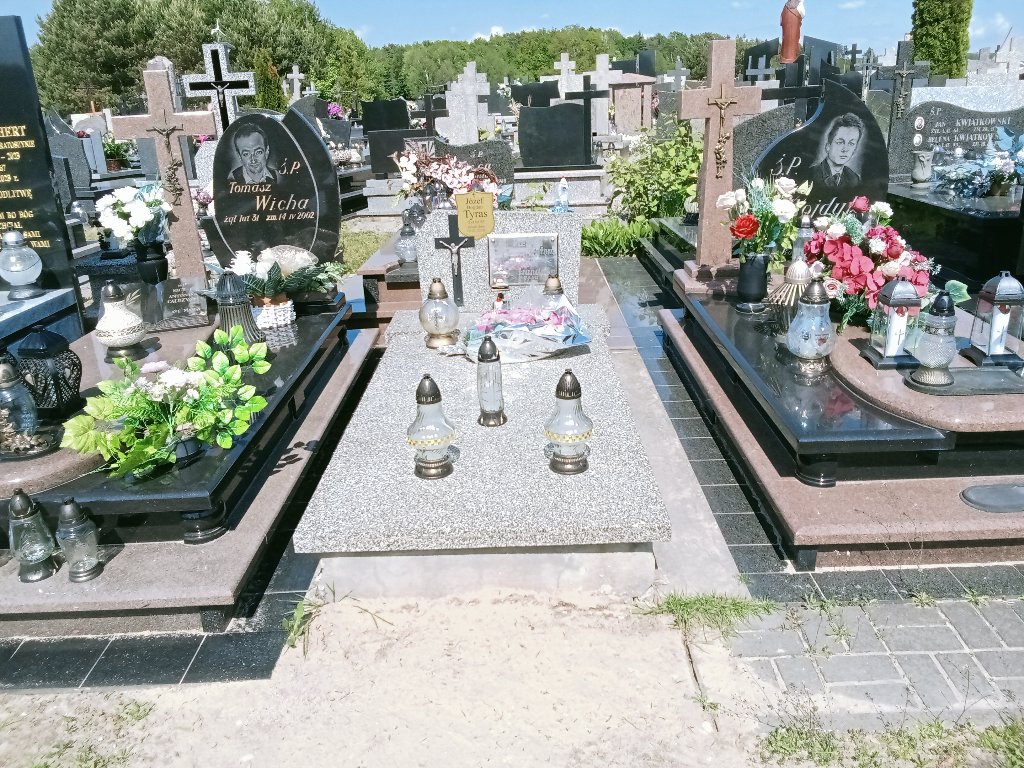 Grób Józef Tyras